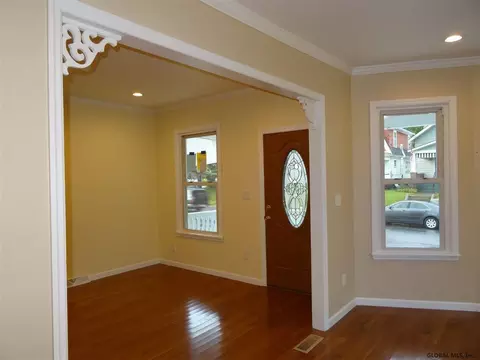 1052 Eastern Ave, Schenectady, NY 12308 photo 4