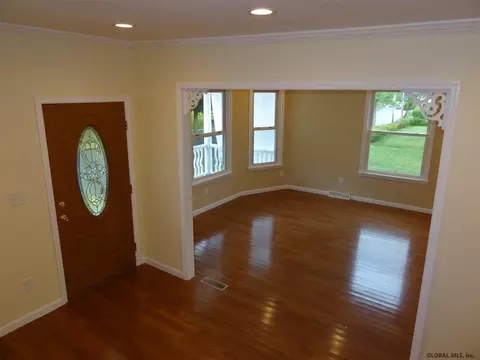 1052 Eastern Ave, Schenectady, NY 12308 photo 5