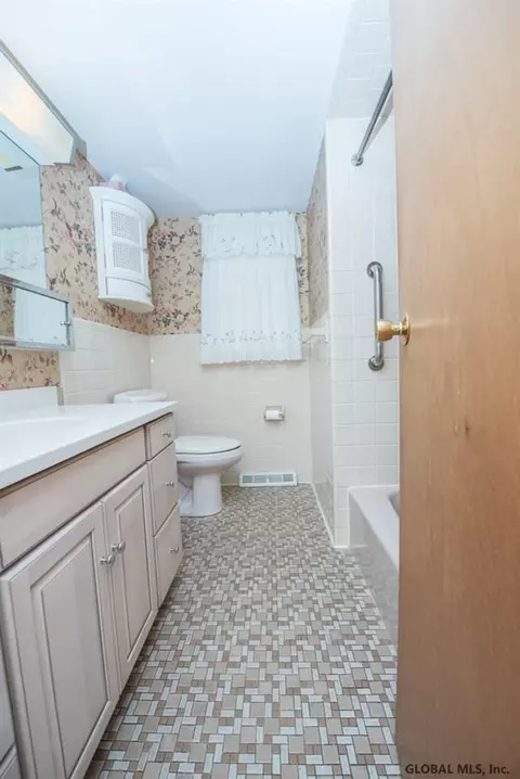 9 Kensington Ct #. 2, Delmar, NY 12054 photo 9