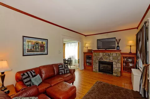 1048 Lexington Ave, Schenectady, NY 12309 photo 3