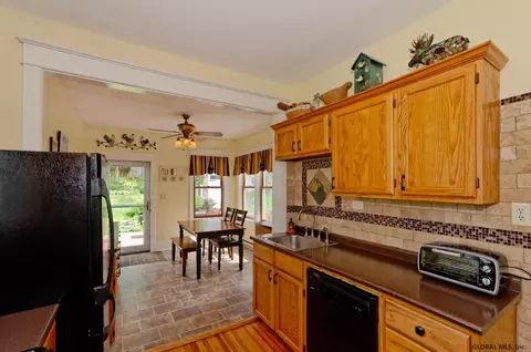 1048 Lexington Ave, Schenectady, NY 12309 photo 9