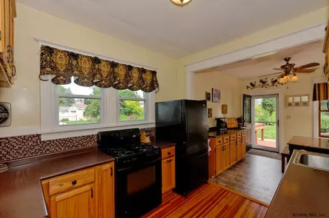1048 Lexington Ave, Schenectady, NY 12309 photo 8