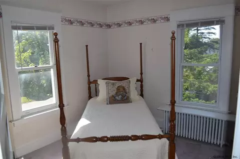 157 Manchester Rd, Schenectady, NY 12304 photo 8