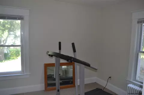 157 Manchester Rd, Schenectady, NY 12304 photo 9