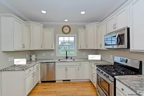 6 Julia Cir, Mechanicville, NY 12118 photo 5
