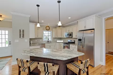 6 Julia Cir, Mechanicville, NY 12118 photo 3