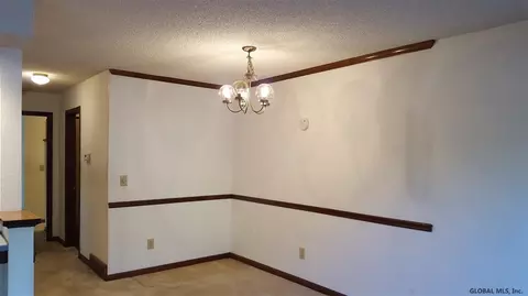 126 Grenadier Ct, Clifton Park, NY 12065 photo 8