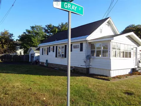 1879 Gray St, Schenectady, NY 12306 photo 1