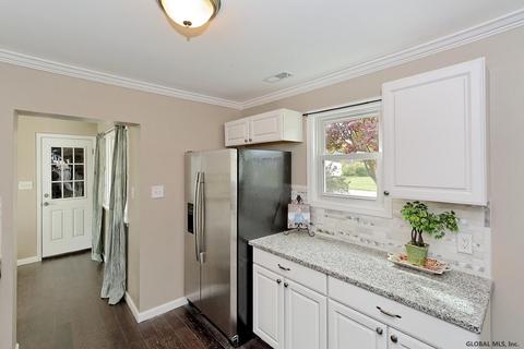 1024 Alheim Dr, Schenectady, NY 12303 photo 4
