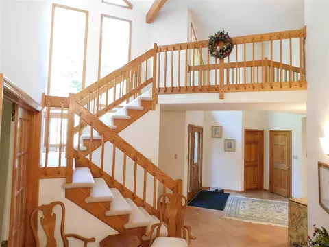 48 Oak Tree Ln, Niskayuna, NY 12309 photo 3
