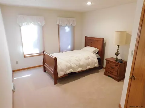 48 Oak Tree Ln, Niskayuna, NY 12309 photo 21