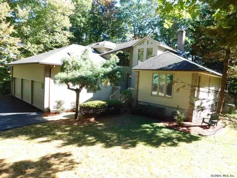 48 Oak Tree Ln, Niskayuna, NY 12309 photo 1
