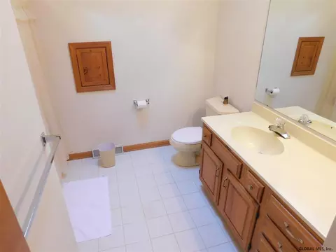 48 Oak Tree Ln, Niskayuna, NY 12309 photo 22