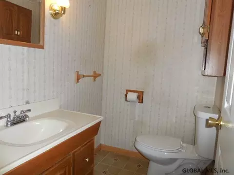 39 Willow Ave, Schenectady, NY 12304 photo 9