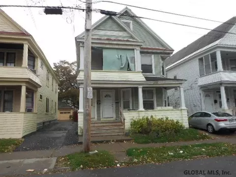 17 Hawk St, Schenectady, NY 12305 photo 1