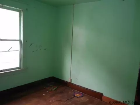 17 Hawk St, Schenectady, NY 12305 photo 7
