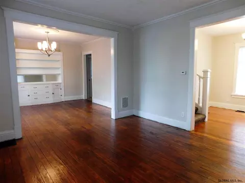 239 Elm St, Schenectady, NY 12304 photo 4