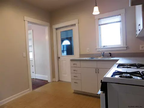 239 Elm St, Schenectady, NY 12304 photo 10