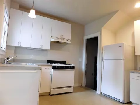 239 Elm St, Schenectady, NY 12304 photo 8
