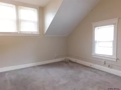 239 Elm St, Schenectady, NY 12304 photo 17