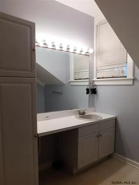 239 Elm St, Schenectady, NY 12304 photo 11