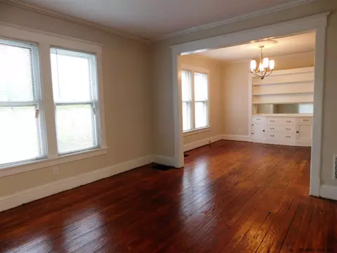 239 Elm St, Schenectady, NY 12304 photo 3