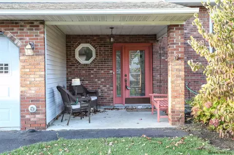 14 Riesling Rd, Niskayuna, NY 12309 photo 3