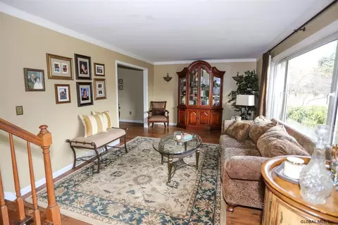 14 Riesling Rd, Niskayuna, NY 12309 photo 4
