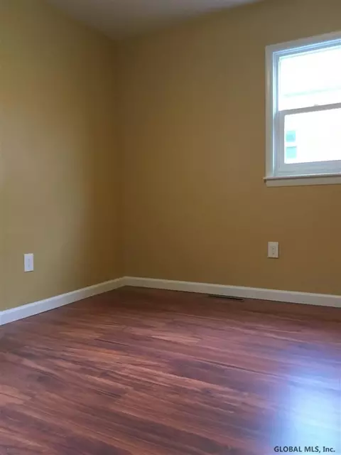 1027 Strong St, Schenectady, NY 12307 photo 18