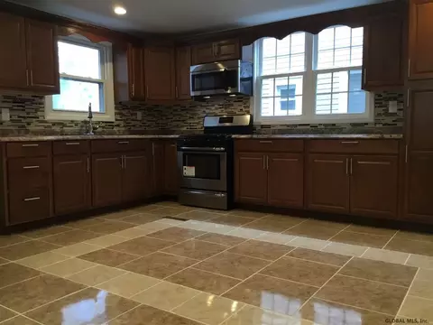 1027 Strong St, Schenectady, NY 12307 photo 9