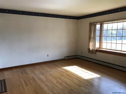 466 Currybush Rd, Schenectady, NY 12306 photo 2