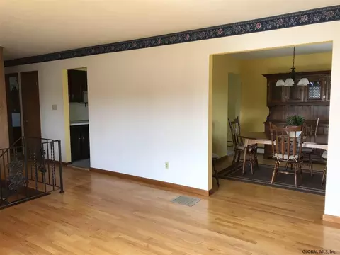 466 Currybush Rd, Schenectady, NY 12306 photo 3