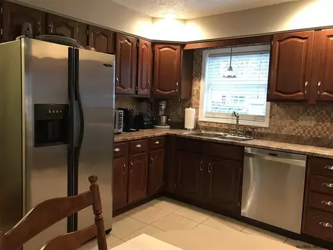 127 Beacon Rd, Glenmont, NY 12077 photo 11