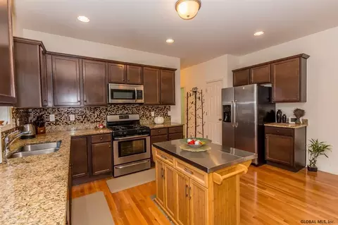 42 Ridgewood Dr, Mechanicville, NY 12118 photo 8