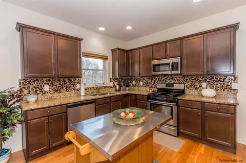 42 Ridgewood Dr, Mechanicville, NY 12118 photo 9
