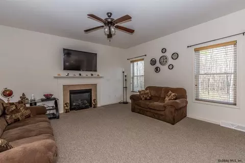 42 Ridgewood Dr, Mechanicville, NY 12118 photo 6