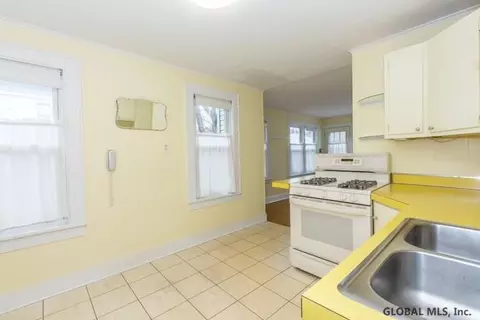 236 Edward St, Schenectady, NY 12304 photo 9