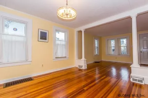 236 Edward St, Schenectady, NY 12304 photo 8