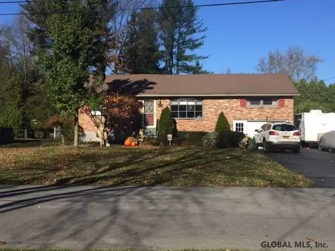 451 Wallace Rd, Schenectady, NY 12304 photo 1
