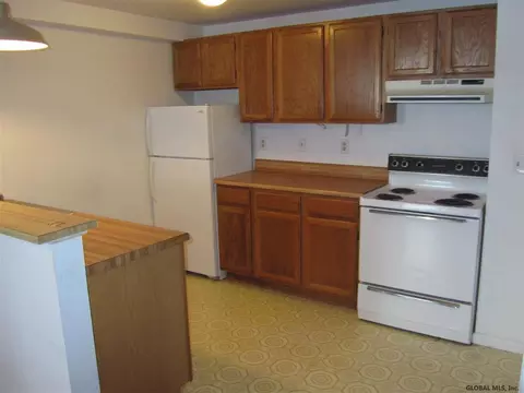154 3rd St, Troy, NY 12180 photo 5