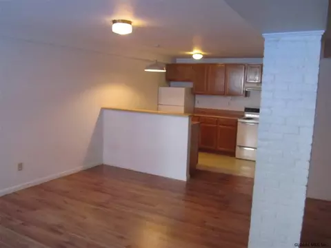 154 3rd St, Troy, NY 12180 photo 4