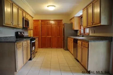 526 Delaware Ave, Delmar, NY 12054 photo 3