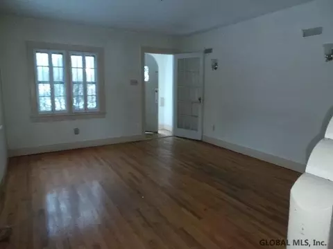6 School St, Schenectady, NY 12304 photo 3