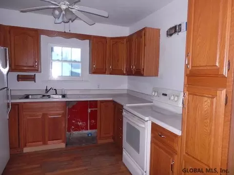 6 School St, Schenectady, NY 12304 photo 4
