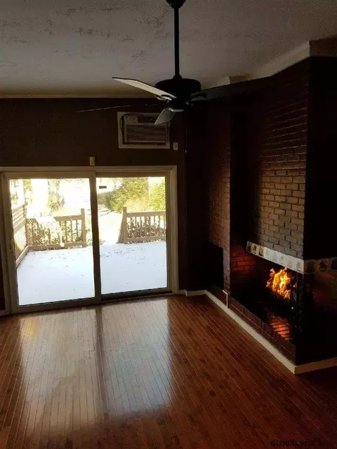 25 Front St, Schenectady, NY 12305 photo 10