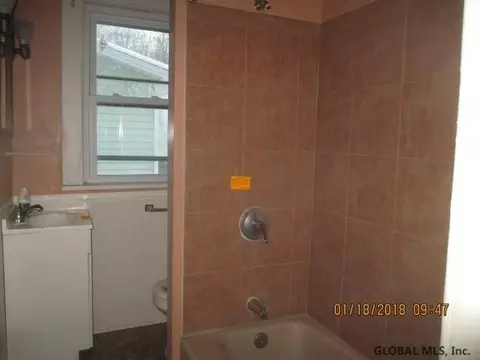 63 Spruce St, Schenectady, NY 12304 photo 10