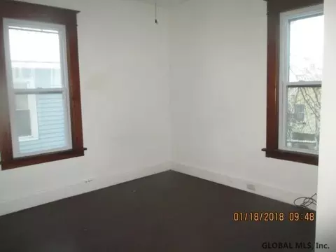 63 Spruce St, Schenectady, NY 12304 photo 8