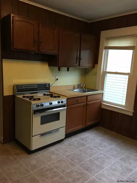 6 Lomasney Ave, Schenectady, NY 12308 photo 5