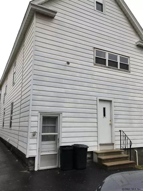 6 Lomasney Ave, Schenectady, NY 12308 photo 2