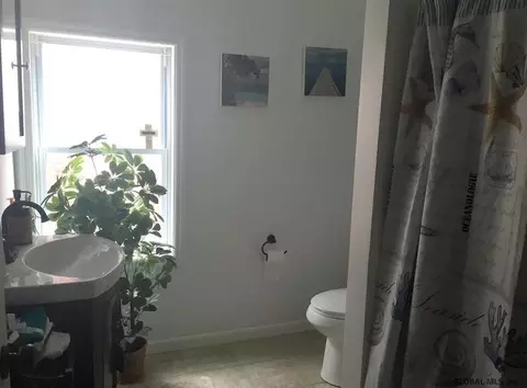 606 Huron St, Schenectady, NY 12305 photo 9